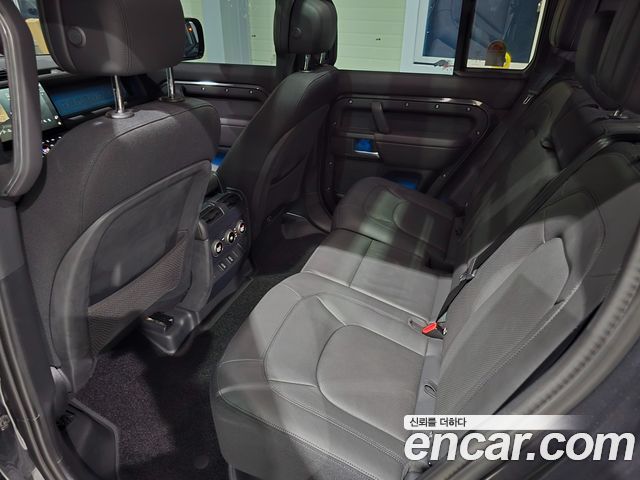 Land Rover Defender 2026 — photo 12