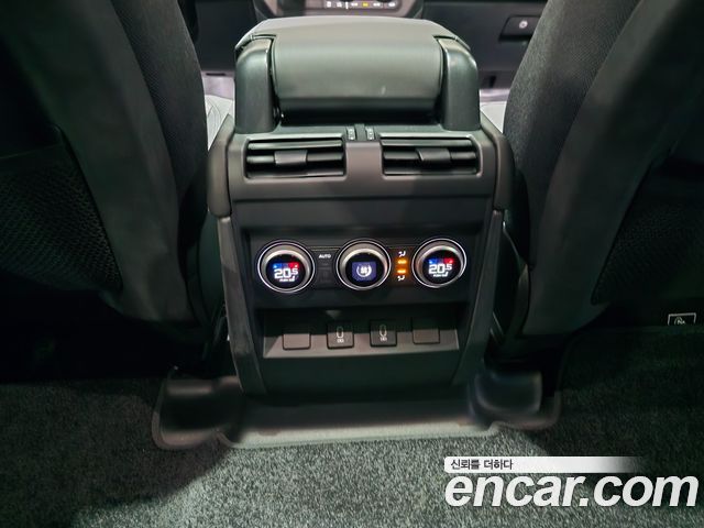Land Rover Defender 2026 — photo 13