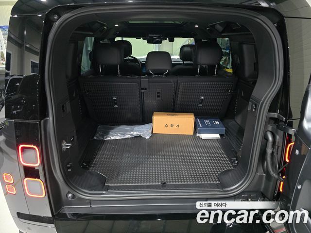 Land Rover Defender 2026 — photo 14