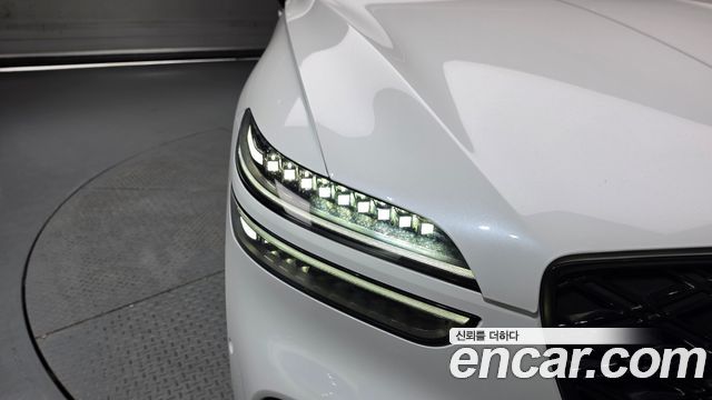 Genesis GV70 2025 — photo 8