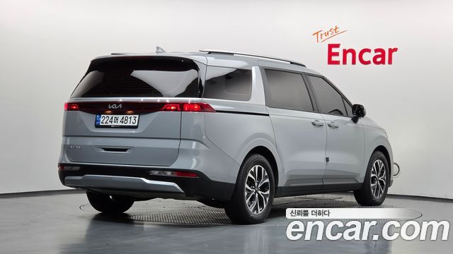 Kia Canival 2023 — photo 2