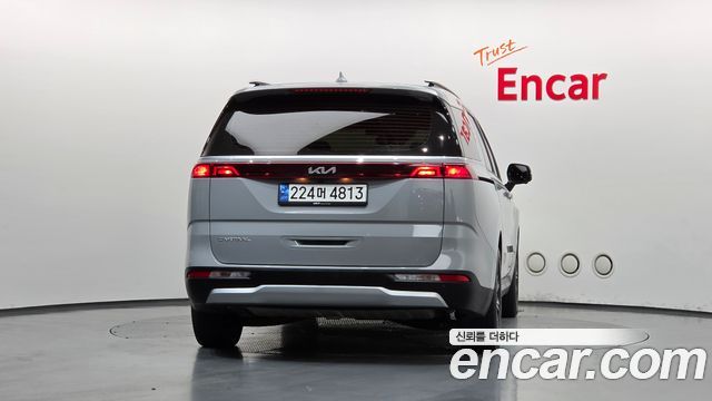 Kia Canival 2023 — photo 4