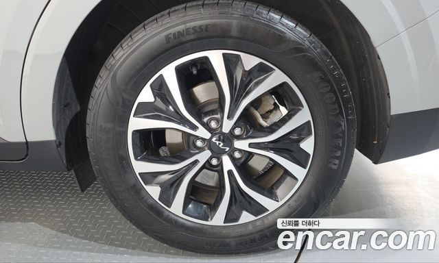 Kia Canival 2023 — photo 7