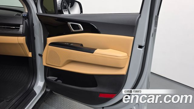 Kia Canival 2023 — photo 14