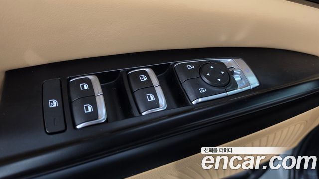 Kia Canival 2023 — photo 33