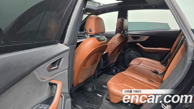 Audi Q8 2021 — photo 18