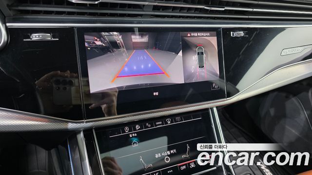 Audi Q8 2021 — photo 23