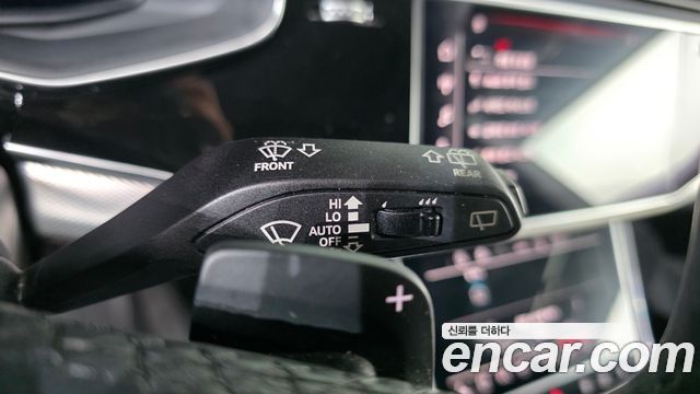 Audi Q8 2021 — photo 26