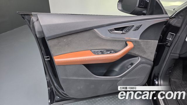 Audi Q8 2021 — photo 14