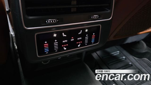 Audi Q8 2021 — photo 28