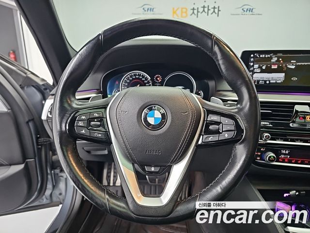 BMW 5-Series 2017 — photo 9