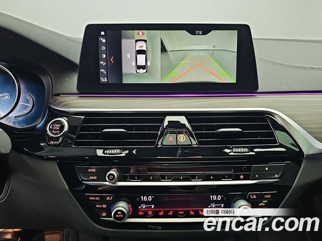 BMW 5-Series 2017 — photo 10