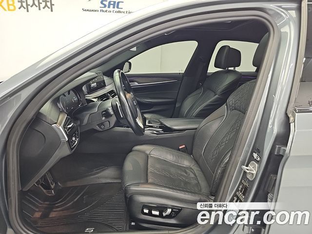 BMW 5-Series 2017 — photo 11