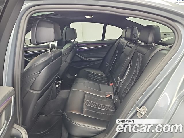 BMW 5-Series 2017 — photo 12