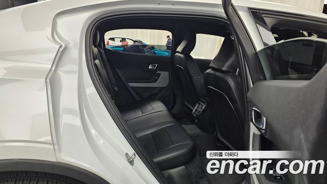 Polestar Polestar 2 2023 — photo 17