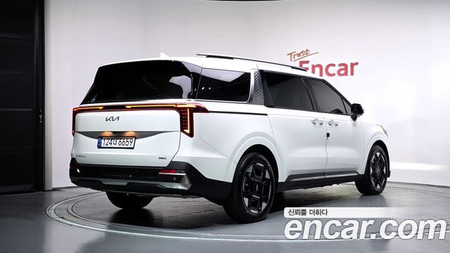 Kia Canival 2025 — photo 2