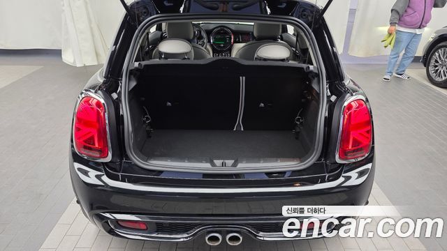 Mini Cooper 2020 — photo 26