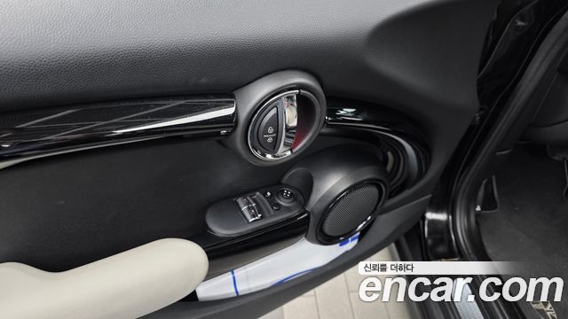 Mini Cooper 2020 — photo 28