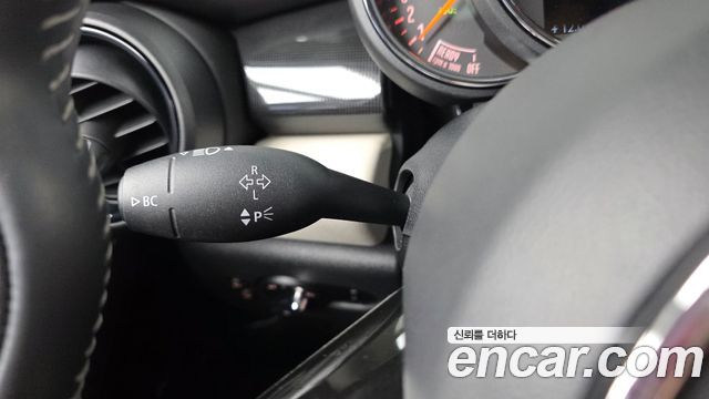 Mini Cooper 2020 — photo 30
