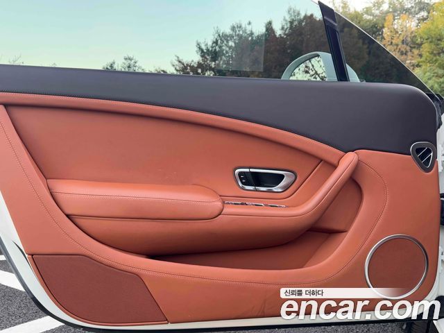 Bentley Continental 2016 — photo 14