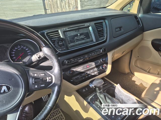 Kia Canival 2017 — photo 4