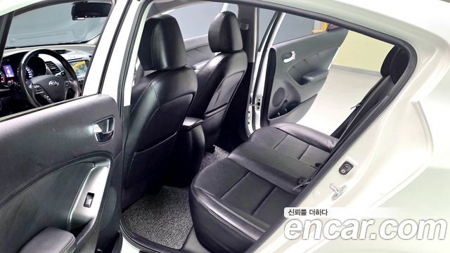 Kia K3 2013 — photo 10