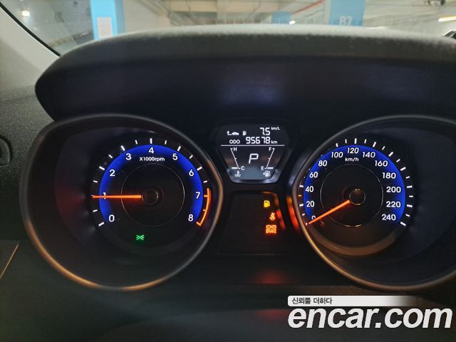 Hyundai AVANTE 2013 — photo 9