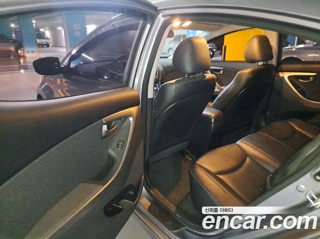 Hyundai AVANTE 2013 — photo 18