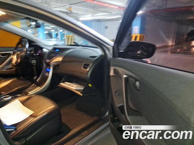 Hyundai AVANTE 2013 — photo 19
