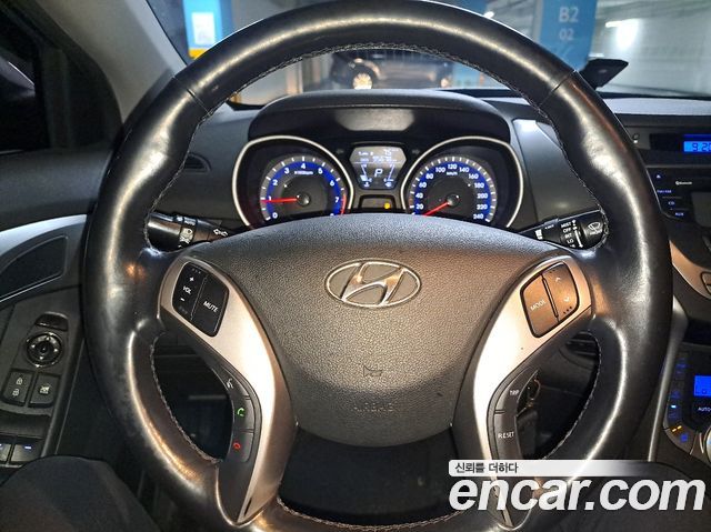Hyundai AVANTE 2013 — photo 11