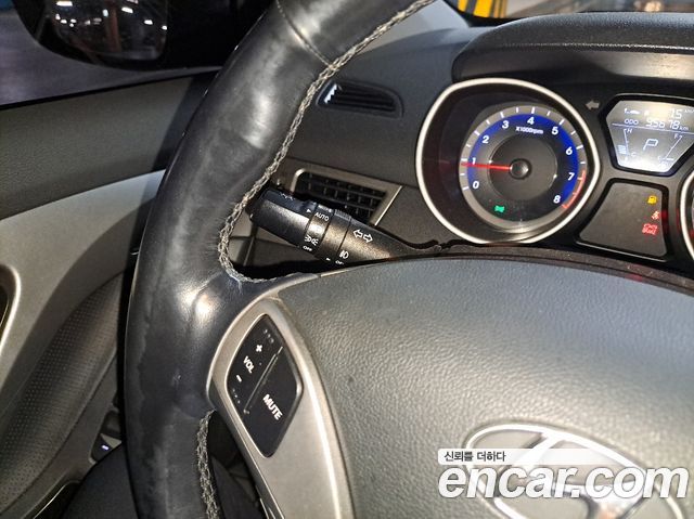 Hyundai AVANTE 2013 — photo 12