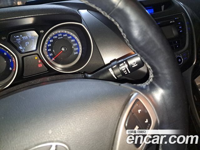 Hyundai AVANTE 2013 — photo 13