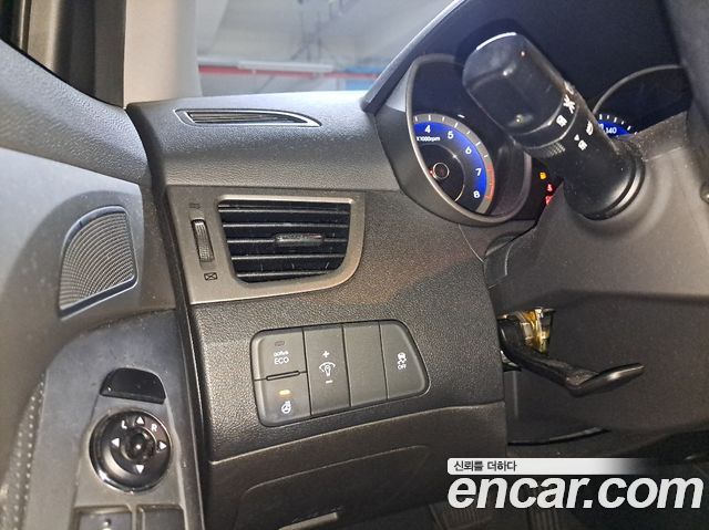 Hyundai AVANTE 2013 — photo 14