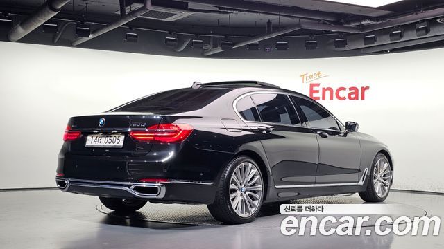 BMW 7-Series 2016 — photo 2