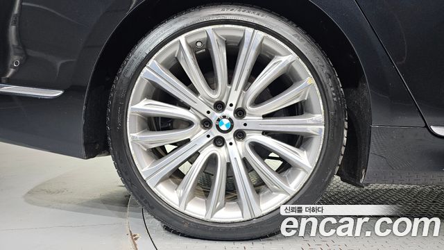 BMW 7-Series 2016 — photo 5