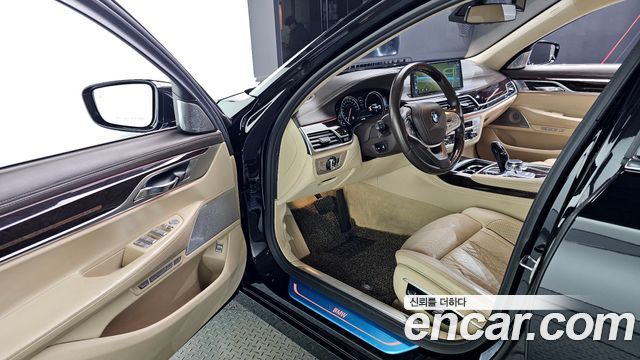 BMW 7-Series 2016 — photo 10