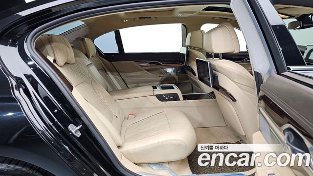 BMW 7-Series 2016 — photo 12