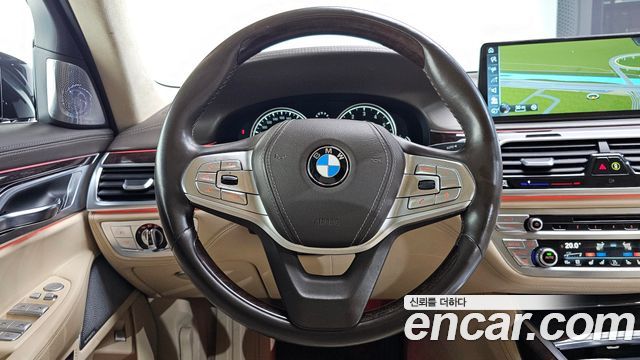 BMW 7-Series 2016 — photo 13
