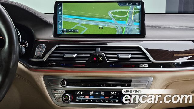 BMW 7-Series 2016 — photo 14