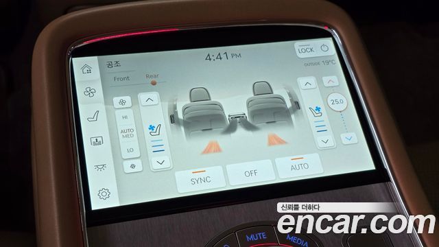Genesis G90 2022 — photo 20