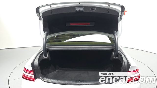 Genesis G80 2022 — photo 20