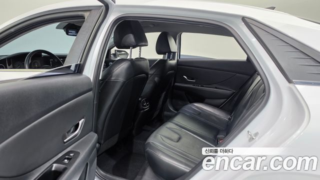 Hyundai AVANTE 2021 — photo 17
