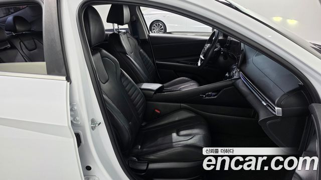 Hyundai AVANTE 2021 — photo 16