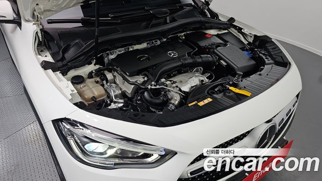Mercedes-Benz GLA-Class 2022 — photo 6