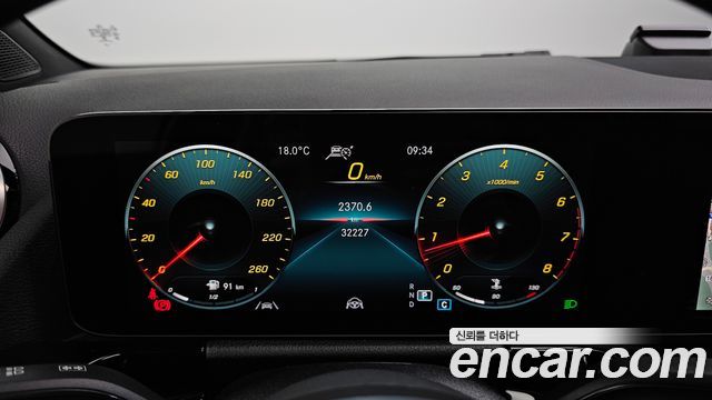Mercedes-Benz GLA-Class 2022 — photo 11