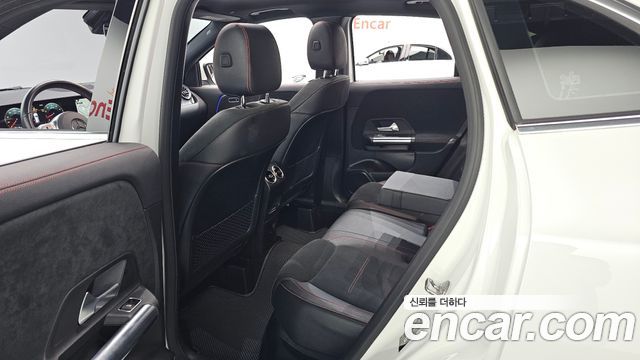 Mercedes-Benz GLA-Class 2022 — photo 17