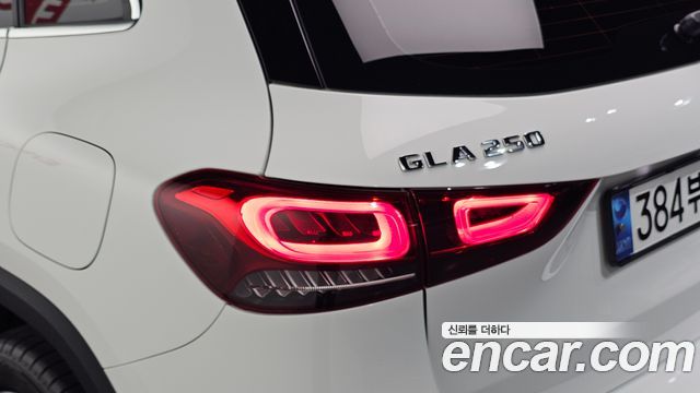 Mercedes-Benz GLA-Class 2022 — photo 9