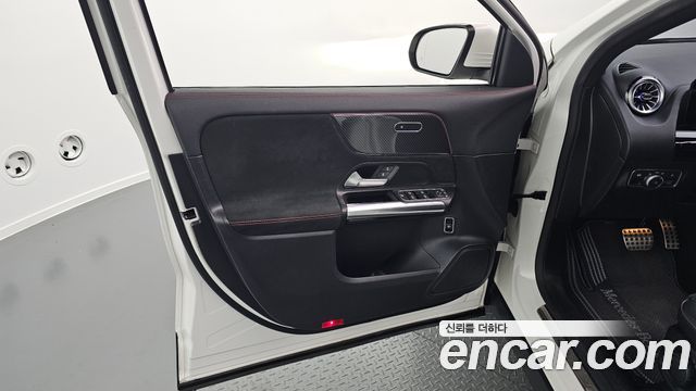 Mercedes-Benz GLA-Class 2022 — photo 14