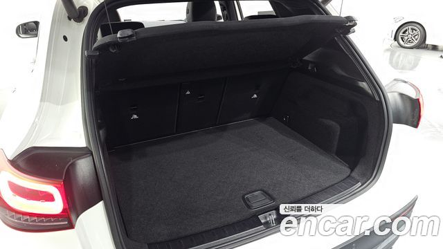 Mercedes-Benz GLA-Class 2022 — photo 32