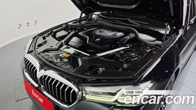 BMW 5-Series 2021 — photo 6